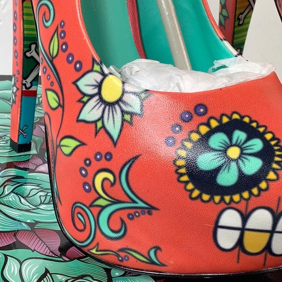 Taylor says Skully Stiletto Platform Heels size 7 NWT - Picture 7 of 16